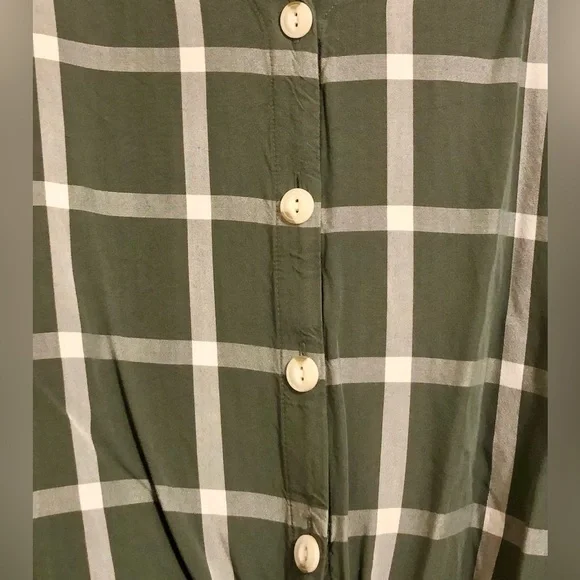 NWOT Green & White Plaid Short Sleeved Button Down Top - Picture 3 of 3